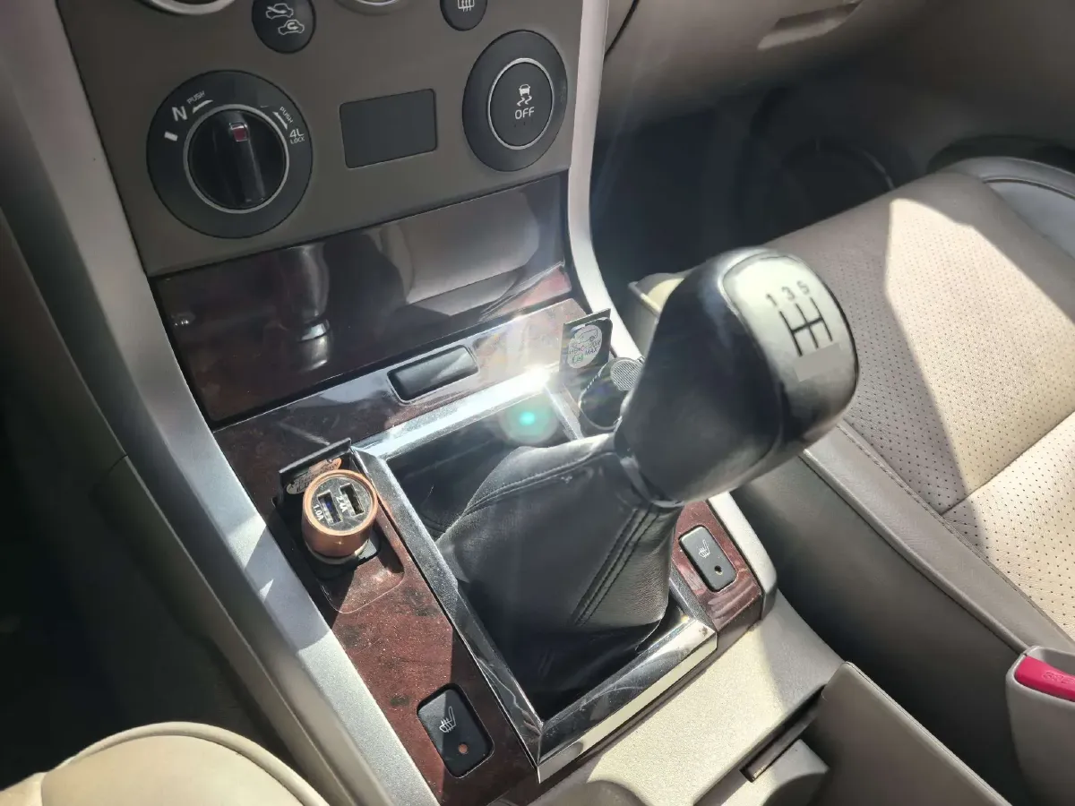 2012 Suzuki Grand Vitara 2.4L 166HP L4 5MT,autocango,china used car exporter,china ev exporter,chinese used car exporter,chinese used ev exporter