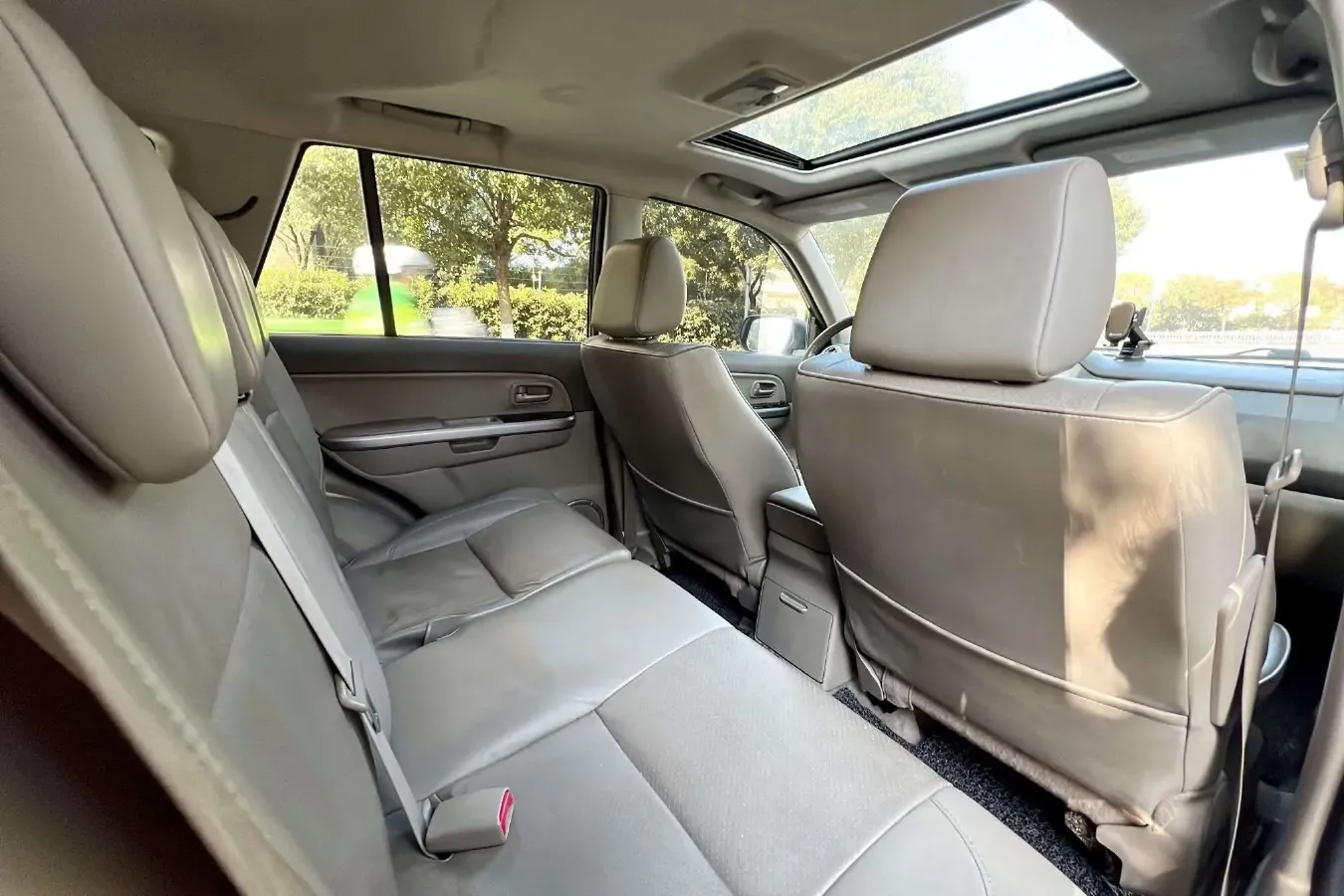 2012 Suzuki Grand Vitara 2.4L 166HP L4 5MT,autocango,china used car exporter,china ev exporter,chinese used car exporter,chinese used ev exporter