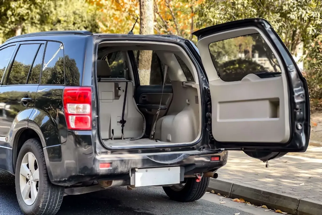 2012 Suzuki Grand Vitara 2.4L 166HP L4 5MT,autocango,china used car exporter,china ev exporter,chinese used car exporter,chinese used ev exporter