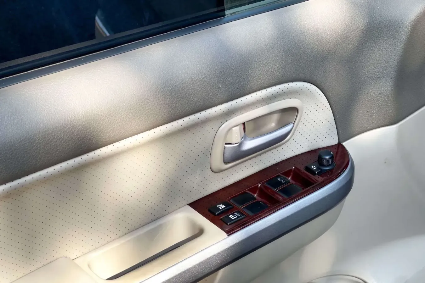 2012 Suzuki Grand Vitara 2.4L 166HP L4 5MT,autocango,china used car exporter,china ev exporter,chinese used car exporter,chinese used ev exporter