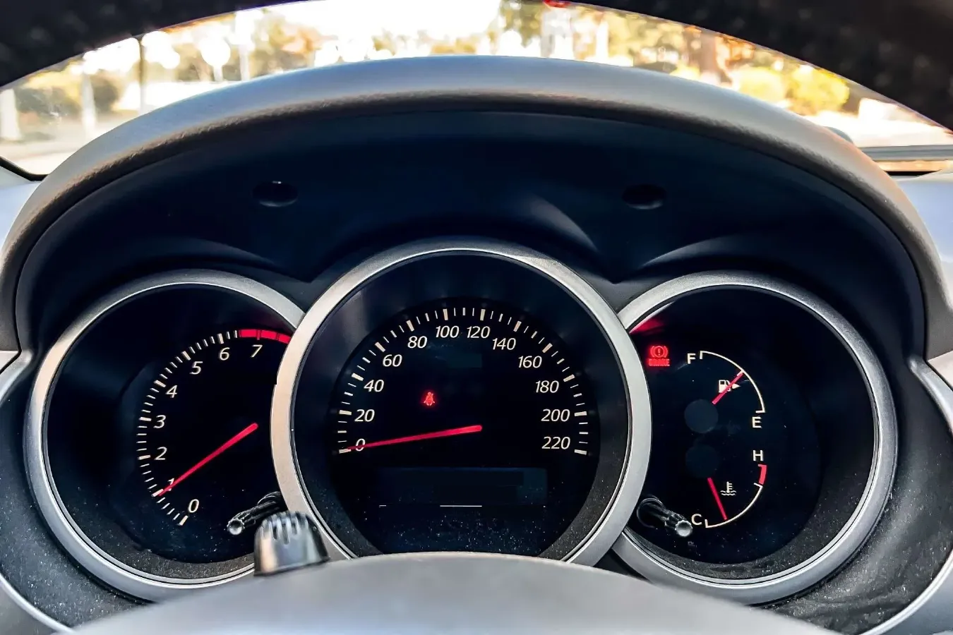 2012 Suzuki Grand Vitara 2.4L 166HP L4 5MT,autocango,china used car exporter,china ev exporter,chinese used car exporter,chinese used ev exporter