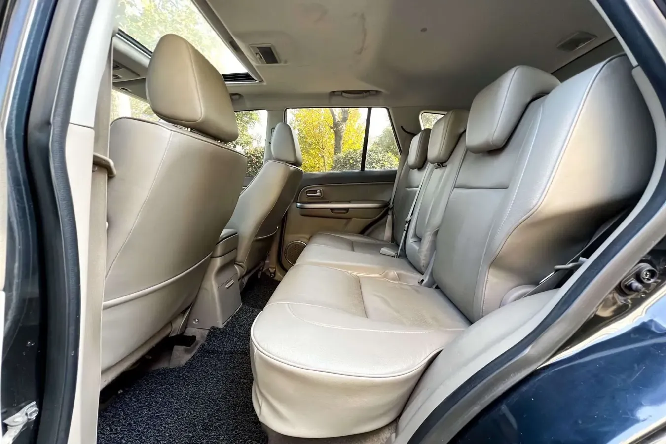 2012 Suzuki Grand Vitara 2.4L 166HP L4 5MT,autocango,china used car exporter,china ev exporter,chinese used car exporter,chinese used ev exporter