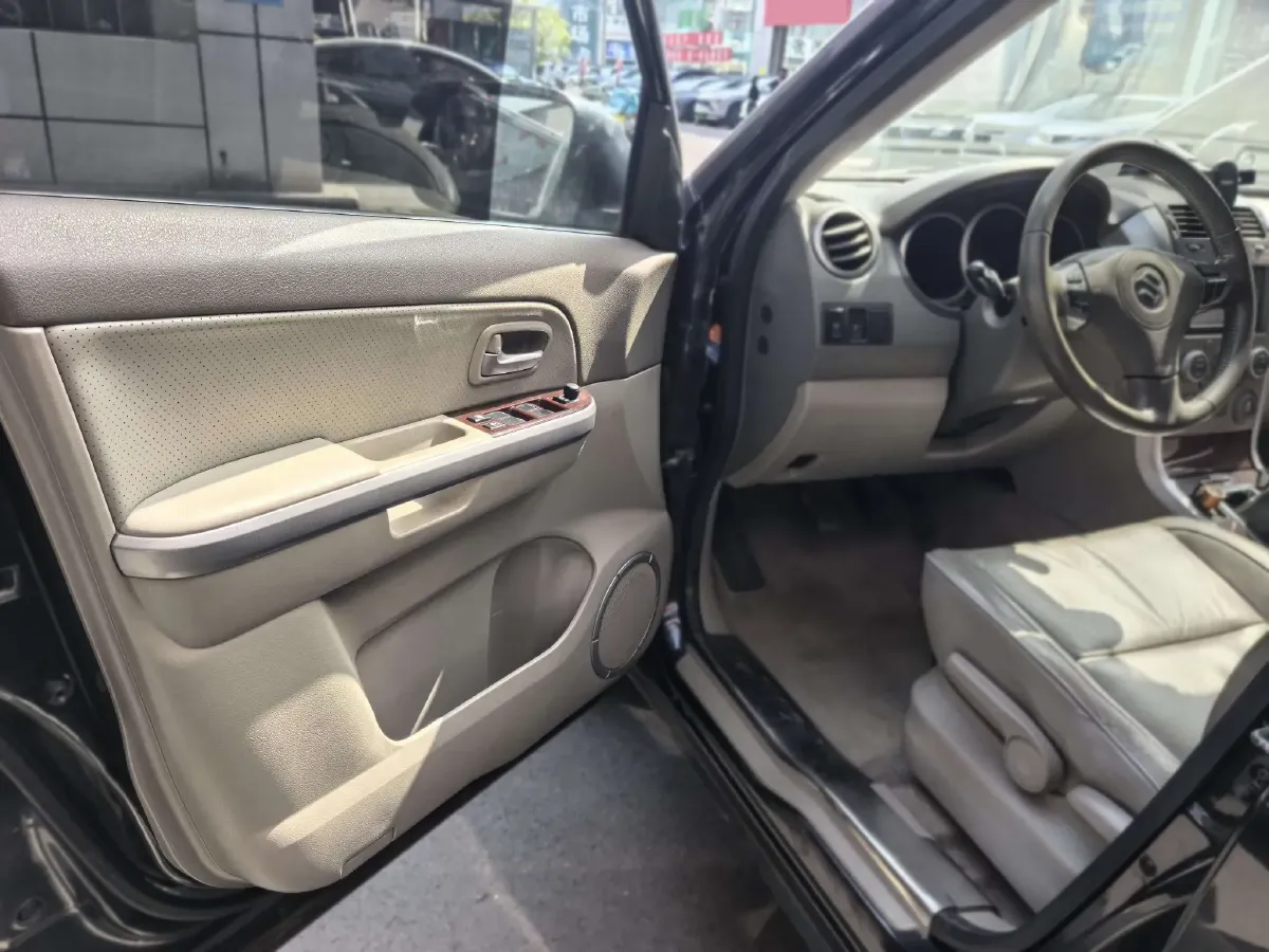 2012 Suzuki Grand Vitara 2.4L 166HP L4 5MT,autocango,china used car exporter,china ev exporter,chinese used car exporter,chinese used ev exporter