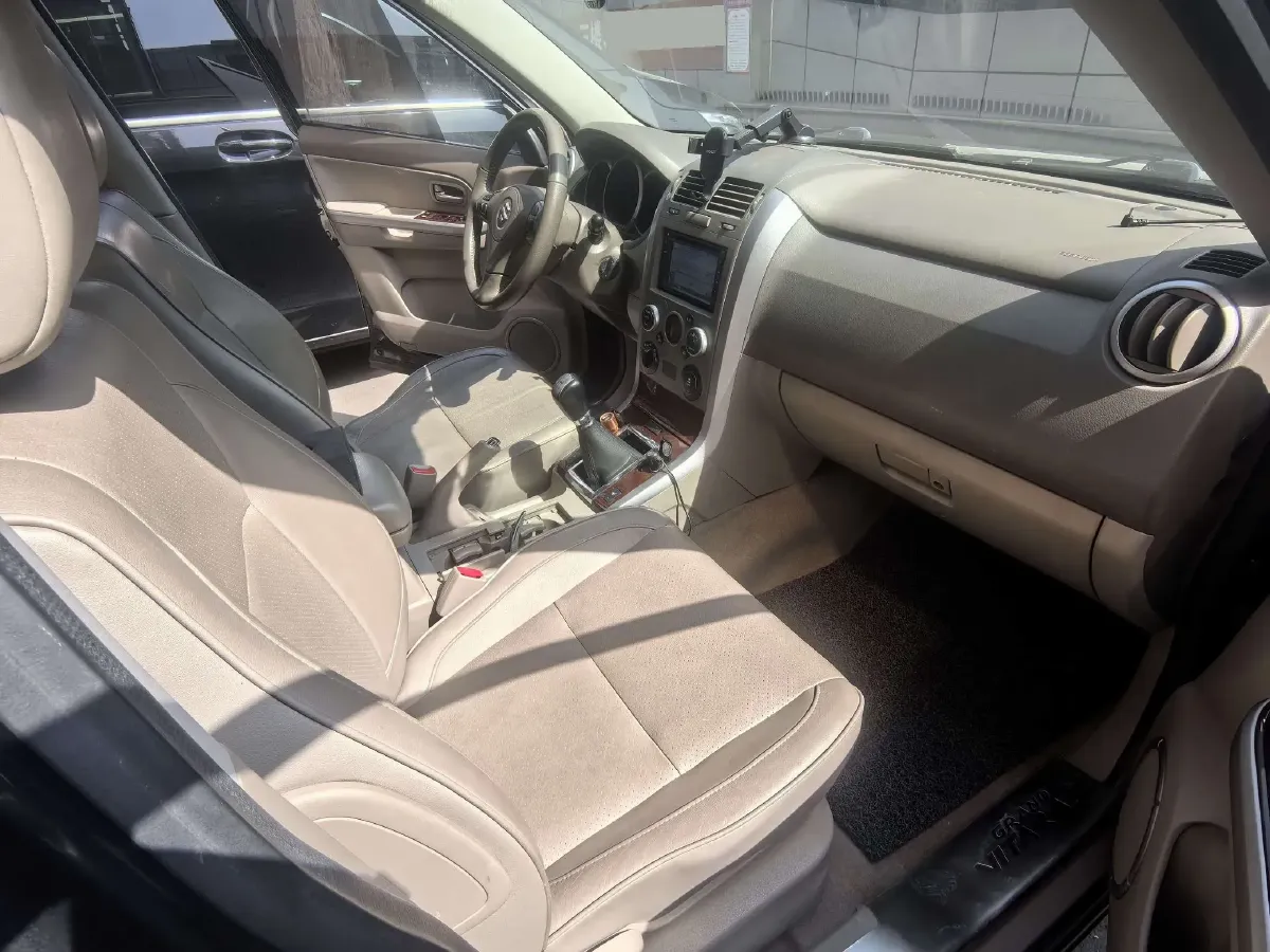 2012 Suzuki Grand Vitara 2.4L 166HP L4 5MT,autocango,china used car exporter,china ev exporter,chinese used car exporter,chinese used ev exporter