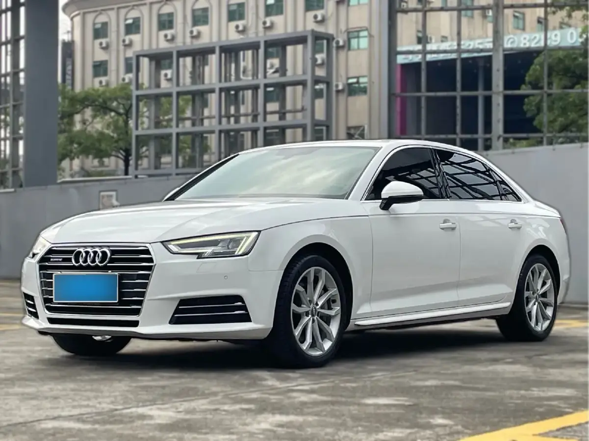 2017 Audi A4L 2.0T 252HP L4 7DCT