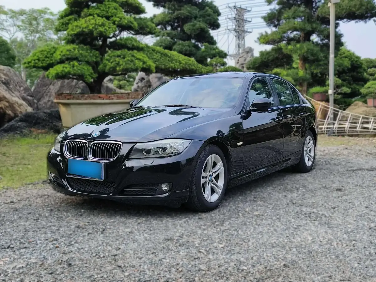 2012 BMW 3 Series 2.0L 136HP L4 6AT