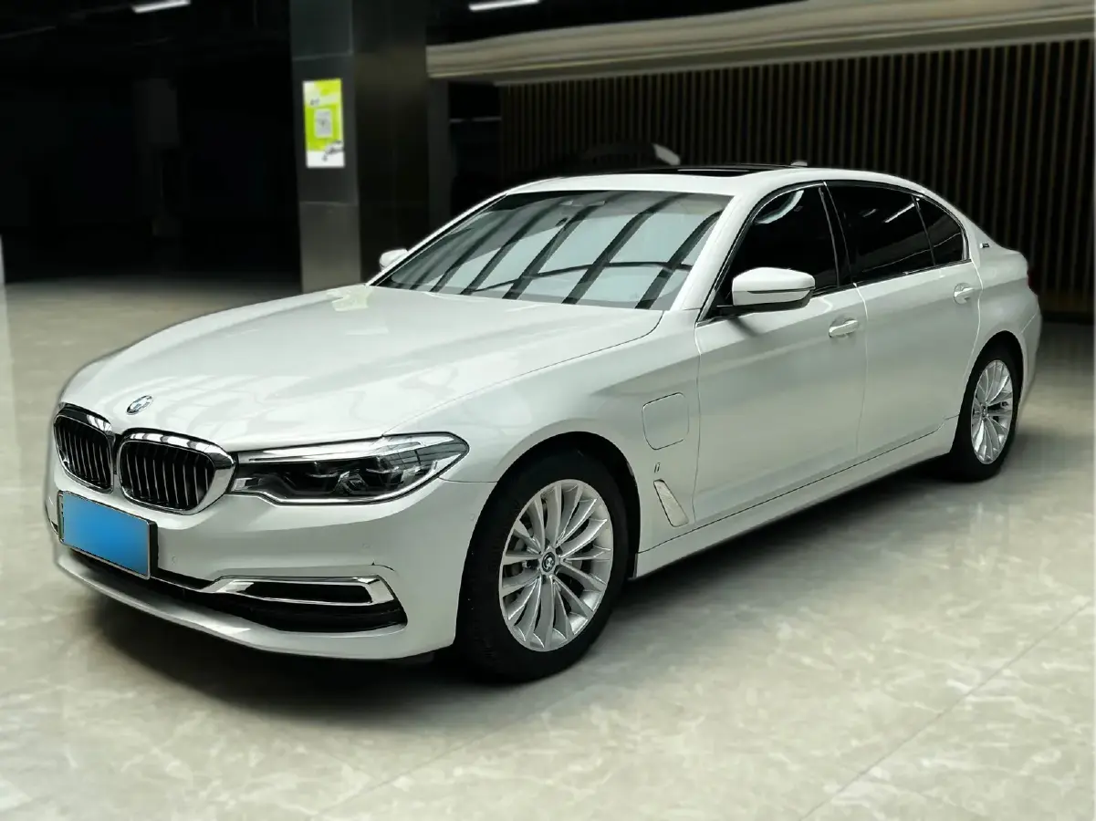 2019 BMW 5 Series 2.0T 184HP L4 8AT PHEV 13KWH