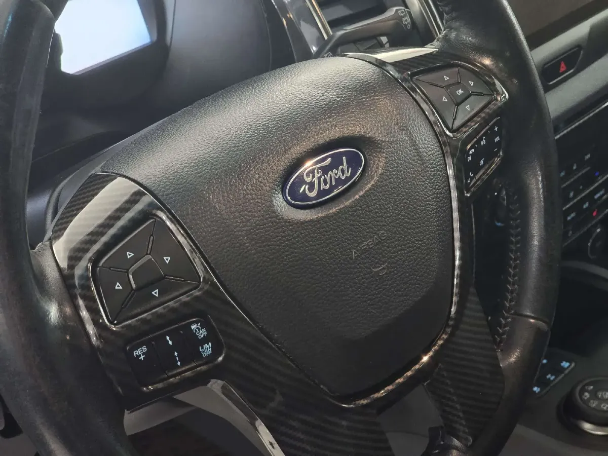 2016 Ford Everest 2.0T 245HP L4 6AT,autocango,china used car exporter,china ev exporter,chinese used car exporter,chinese used ev exporter