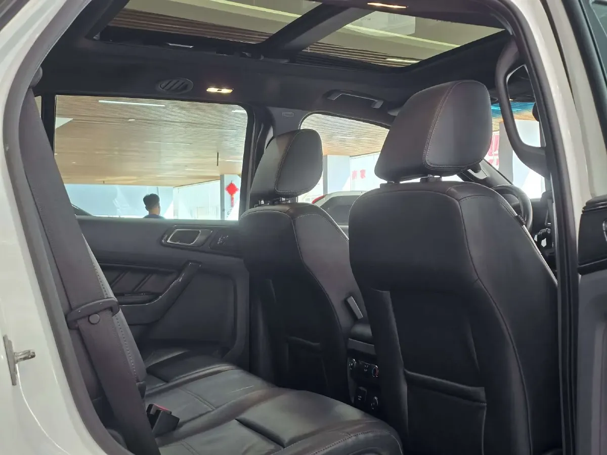 2016 Ford Everest 2.0T 245HP L4 6AT,autocango,china used car exporter,china ev exporter,chinese used car exporter,chinese used ev exporter