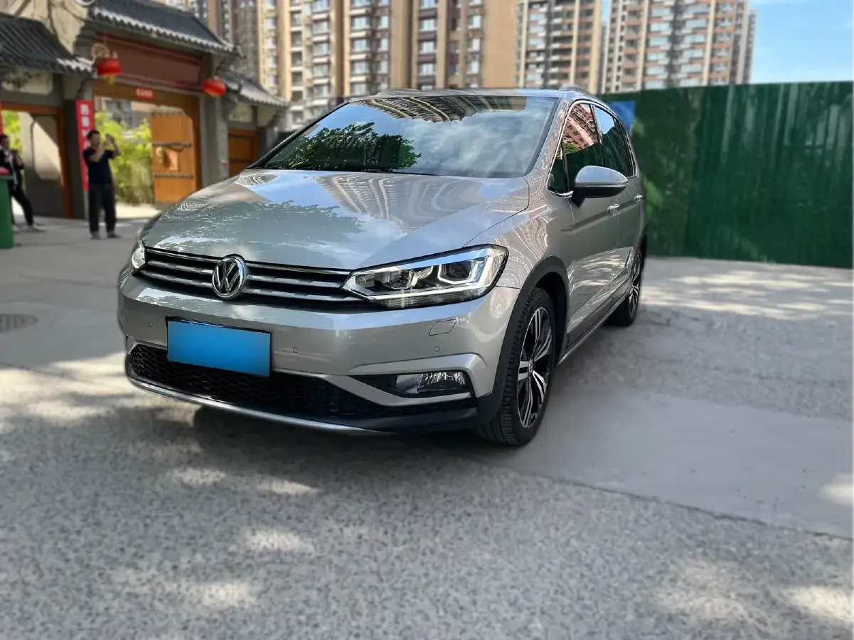 2018 Volkswagen Touran 1.4T 150HP L4 7DCT