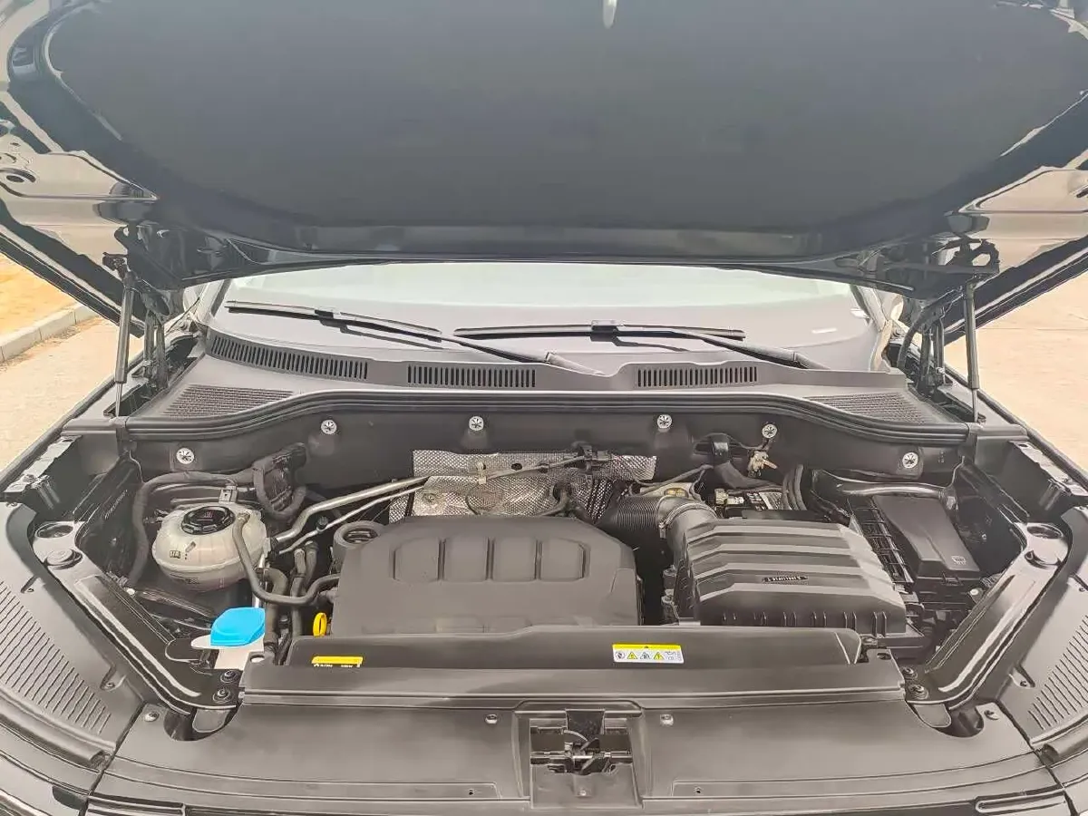 2023 Volkswagen Tavendor 2.0T 220HP L4 7DCT,autocango,china used car exporter,china ev exporter,chinese used car exporter,chinese used ev exporter