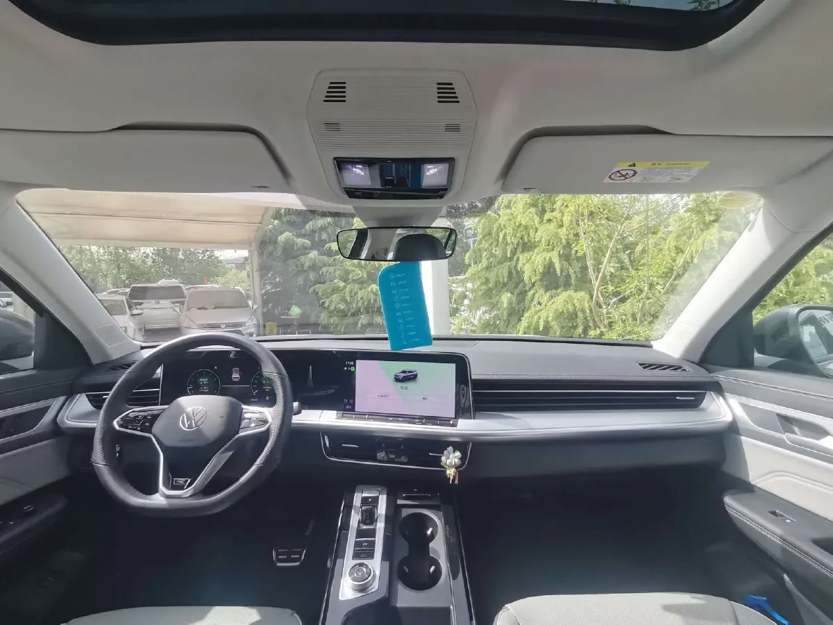 2023 Volkswagen Tavendor 2.0T 220HP L4 7DCT,autocango,china used car exporter,china ev exporter,chinese used car exporter,chinese used ev exporter