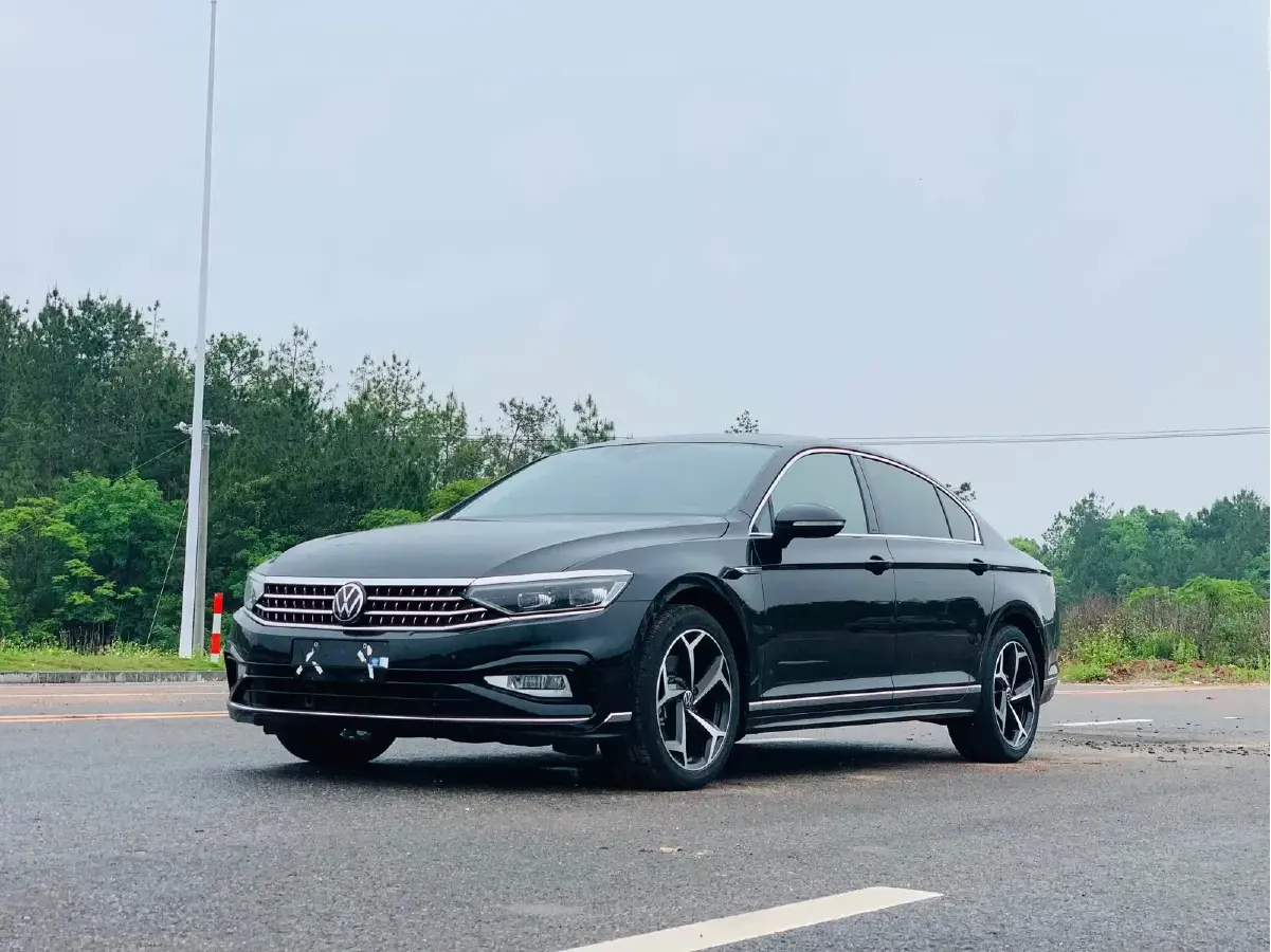 2023 Volkswagen Magotan 2.0T 220HP L4 7DCT