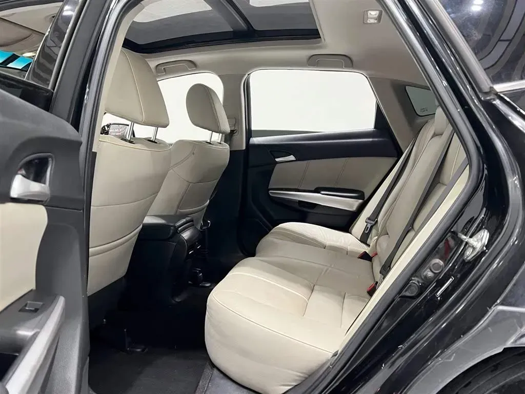 2014 Honda Crosstour 2.4L 197HP L4 5AT,autocango,china used car exporter,china ev exporter,chinese used car exporter,chinese used ev exporter