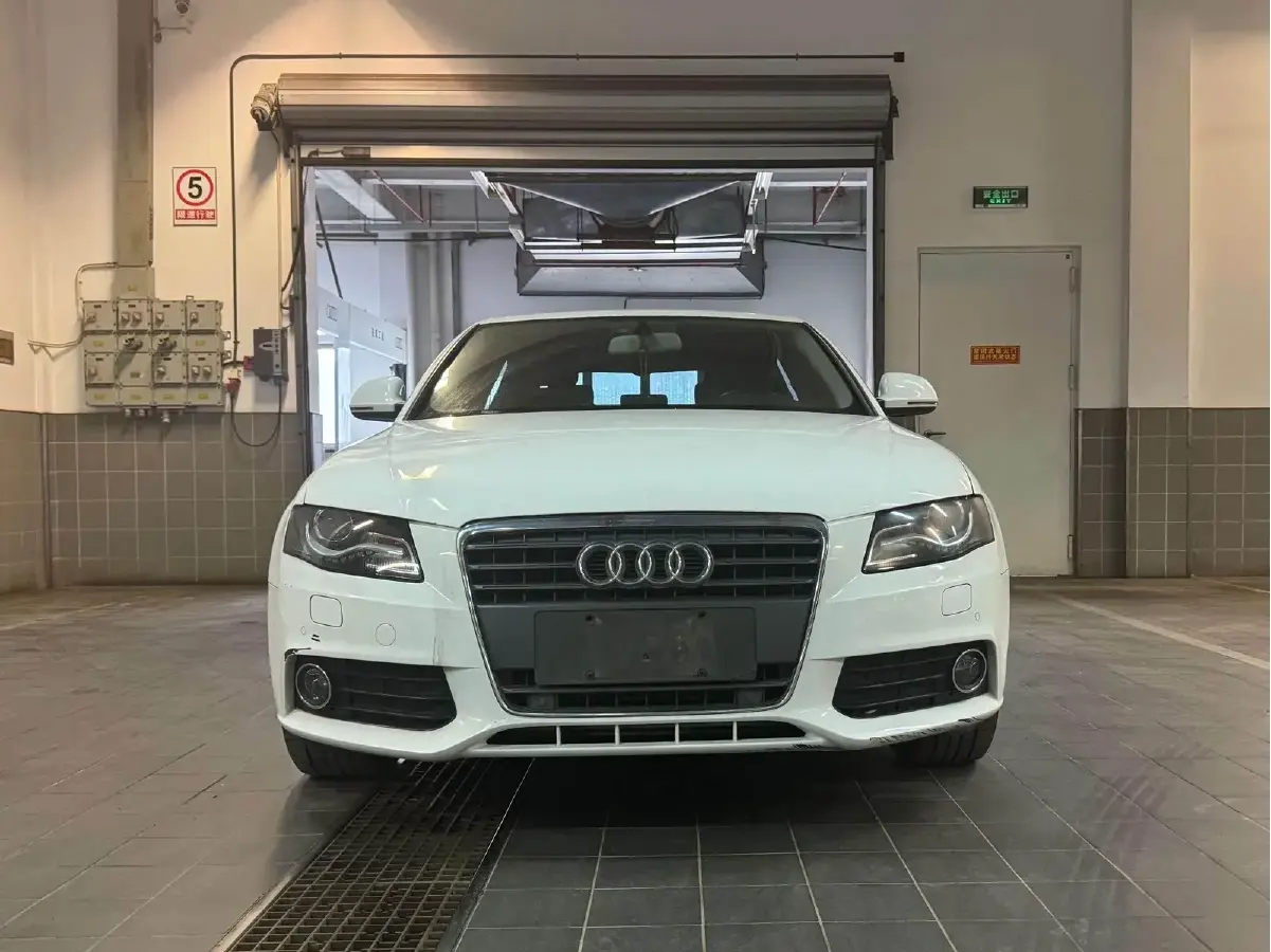 2010 Audi A4L 2.0T 211HP L4 CVT