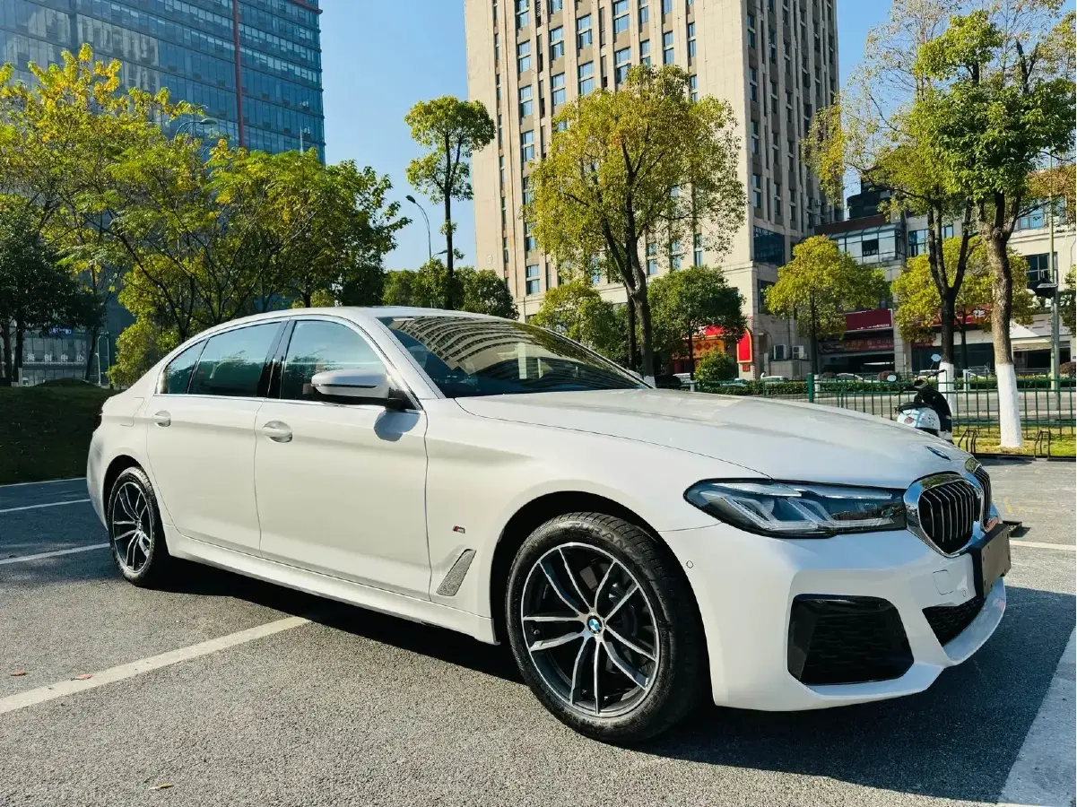 2022 BMW 5 Series 2.0T 184HP L4 8AT
