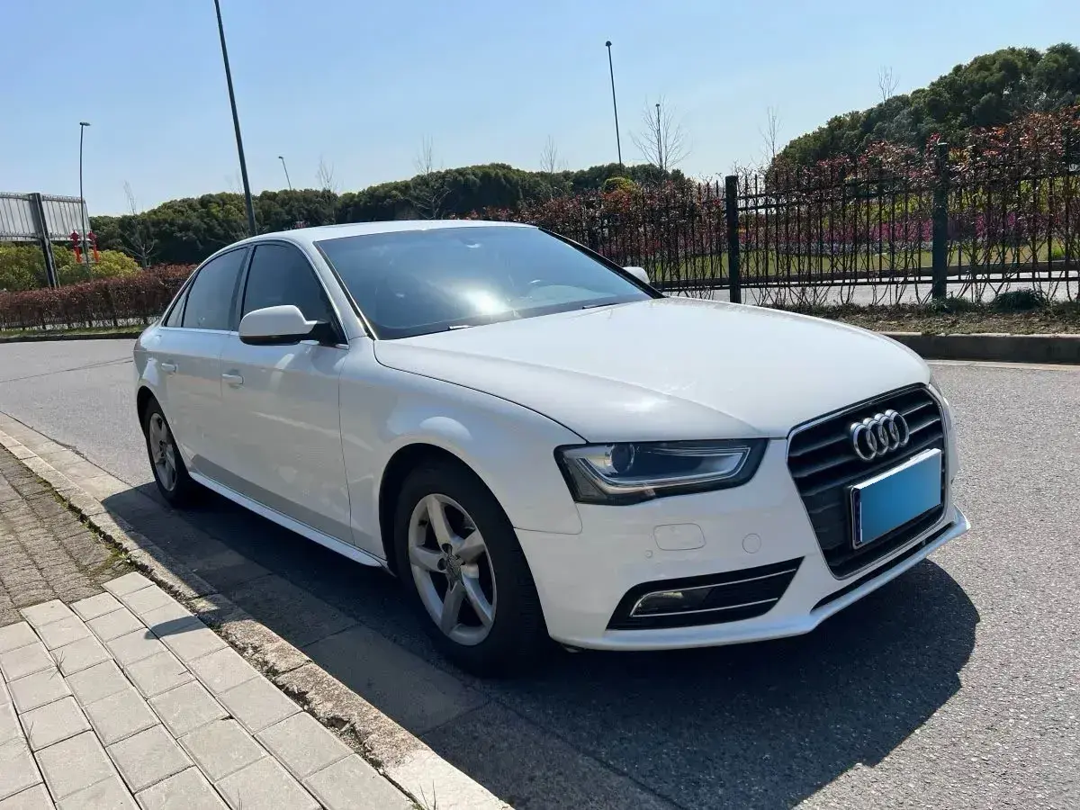 2015 Audi A4L 2.0T 180HP L4 CVT