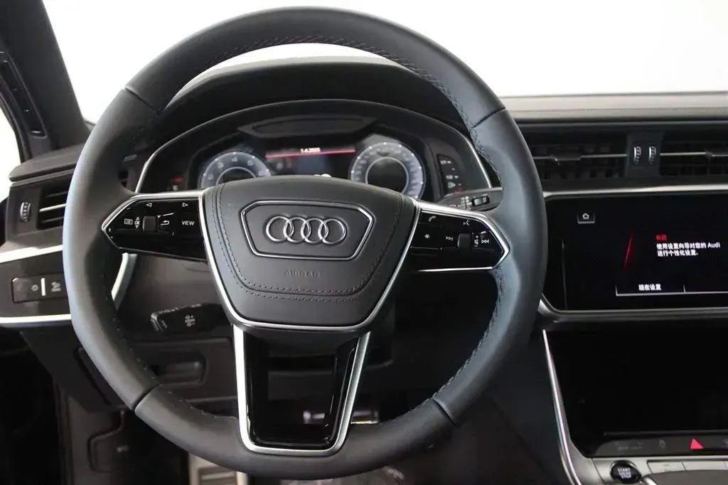 2025 Audi A6L 2.0T 245HP L4 7DCT,autocango,china used car exporter,china ev exporter,chinese used car exporter,chinese used ev exporter