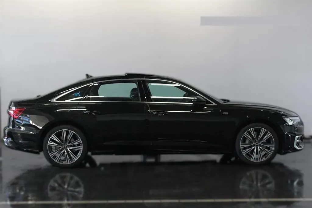 2025 Audi A6L 2.0T 245HP L4 7DCT,autocango,china used car exporter,china ev exporter,chinese used car exporter,chinese used ev exporter