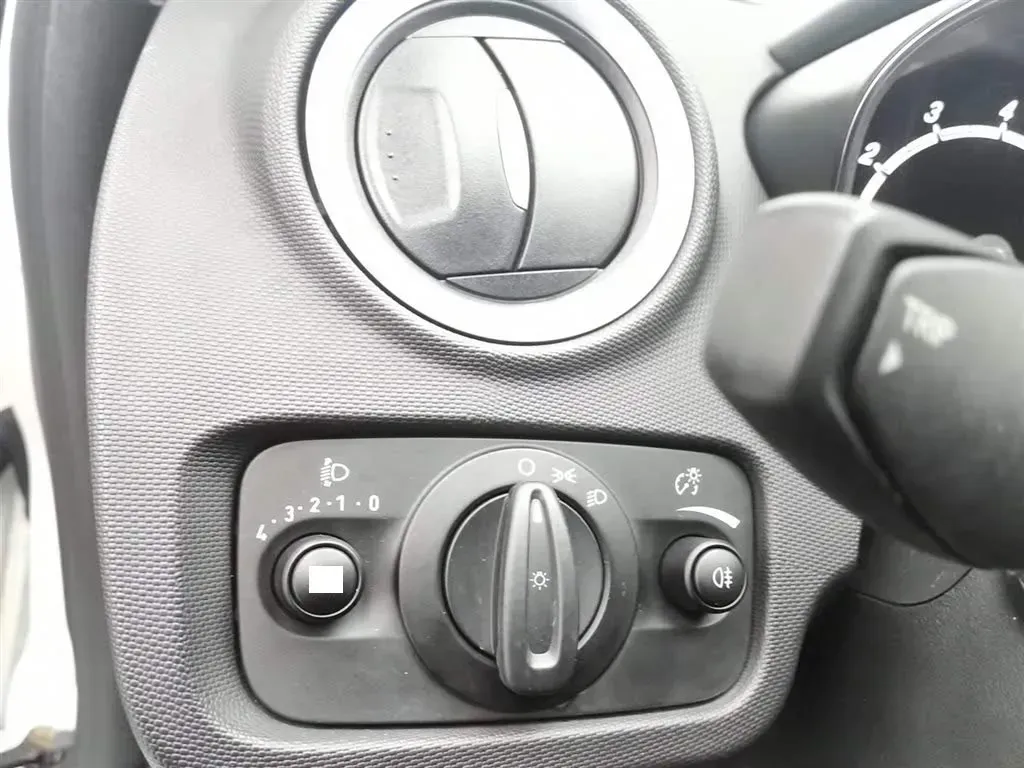 2013 Ford Fiesta 1.5L 110HP L4 5MT,autocango,china used car exporter,china ev exporter,chinese used car exporter,chinese used ev exporter