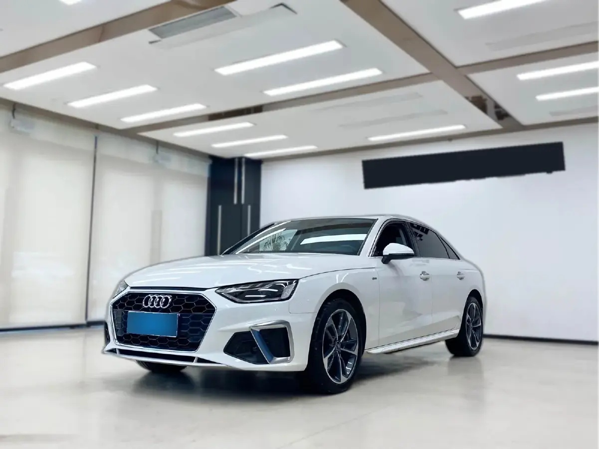 2023 Audi A4L 2.0T 190HP L4 7DCT