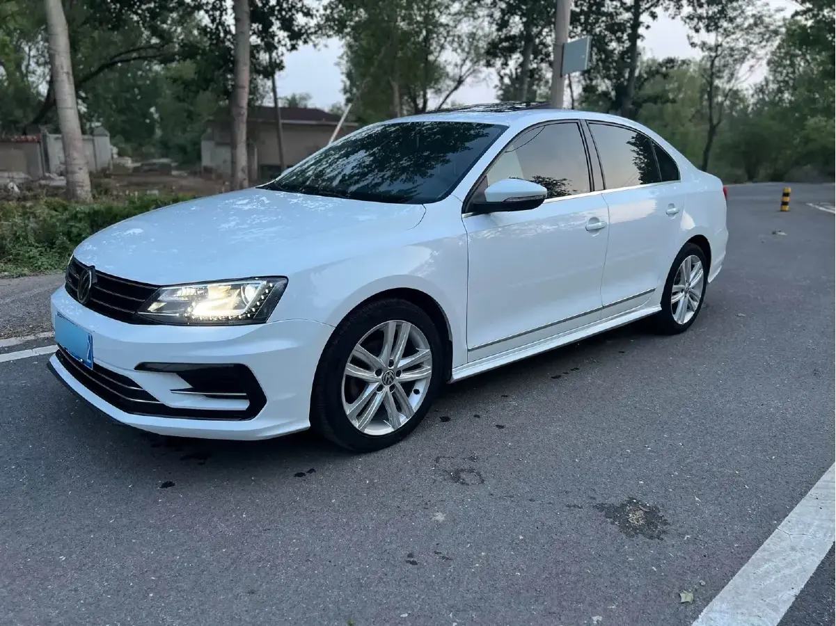 2018 Volkswagen Sagitar 1.4T 150HP L4 7DCT