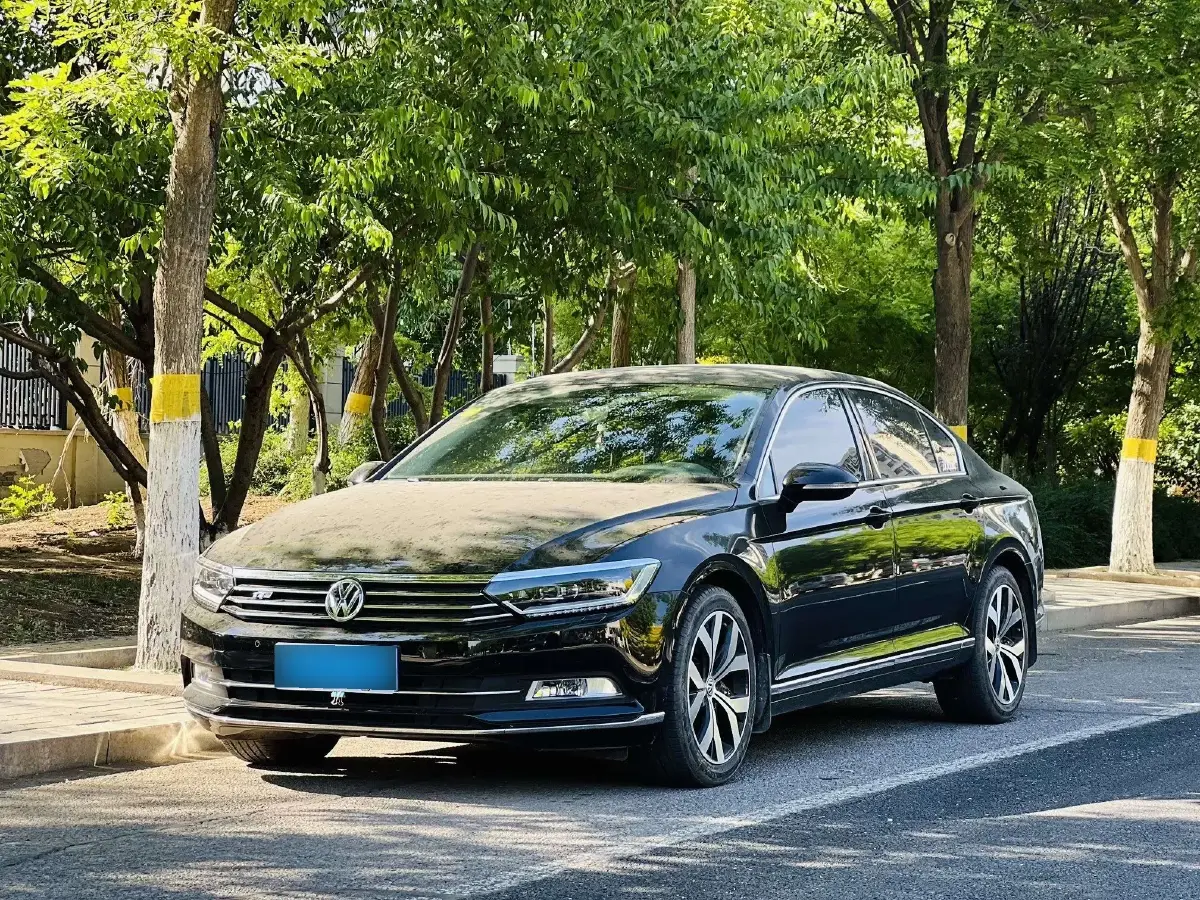 2017 Volkswagen Magotan 2.0T 220HP L4 7DCT