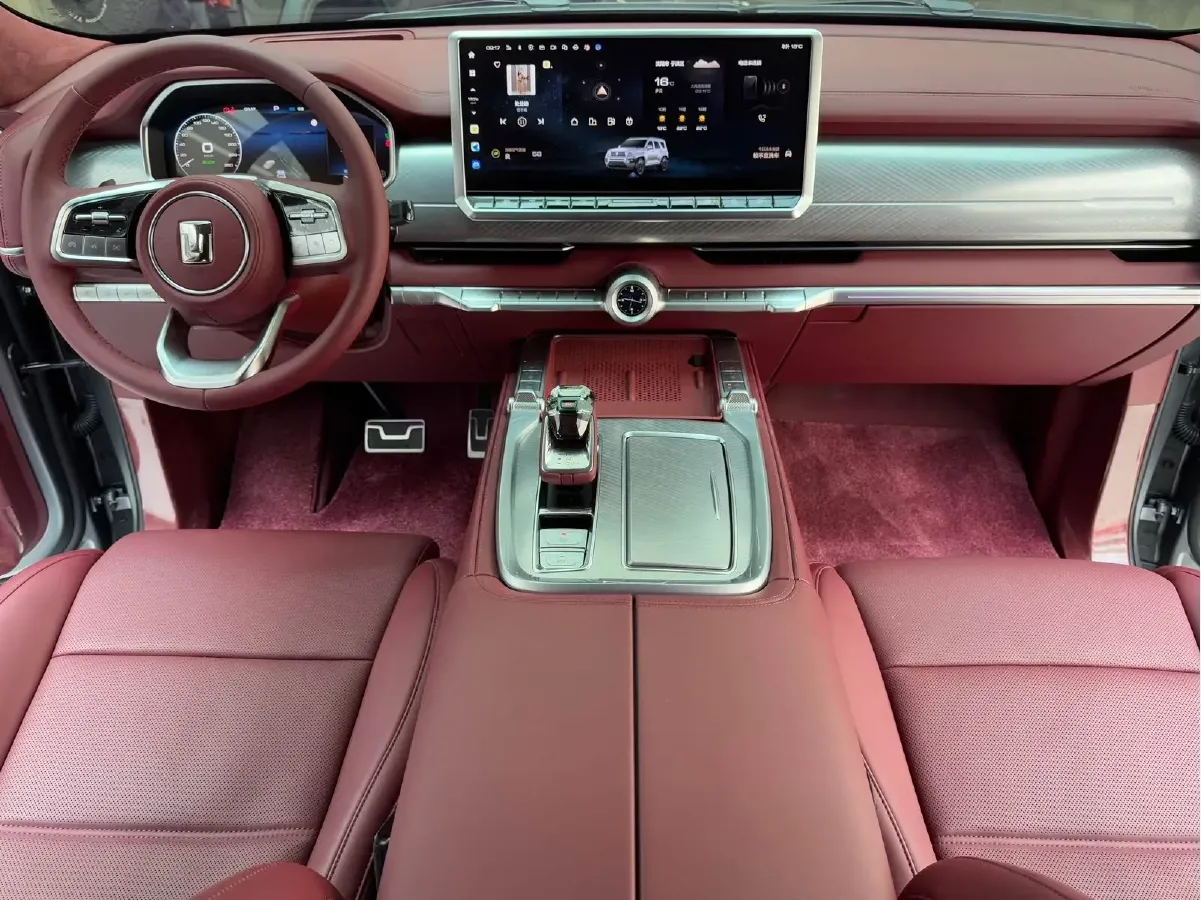 2024 Tank 700 3.0T 360HP V6 9AT PHEV 37.1KWH,autocango,china used car exporter,china ev exporter,chinese used car exporter,chinese used ev exporter