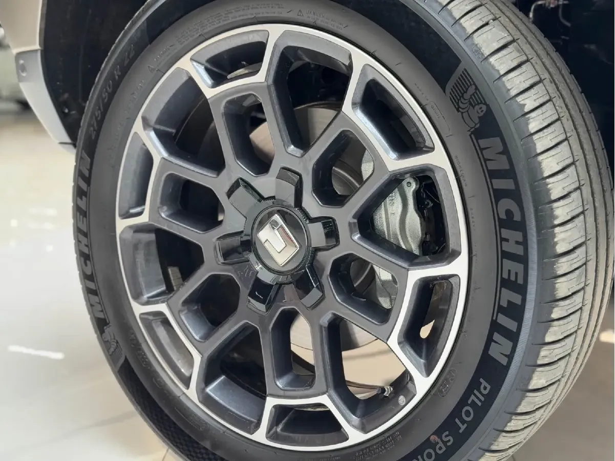 2024 Tank 700 3.0T 360HP V6 9AT PHEV 37.1KWH,autocango,china used car exporter,china ev exporter,chinese used car exporter,chinese used ev exporter