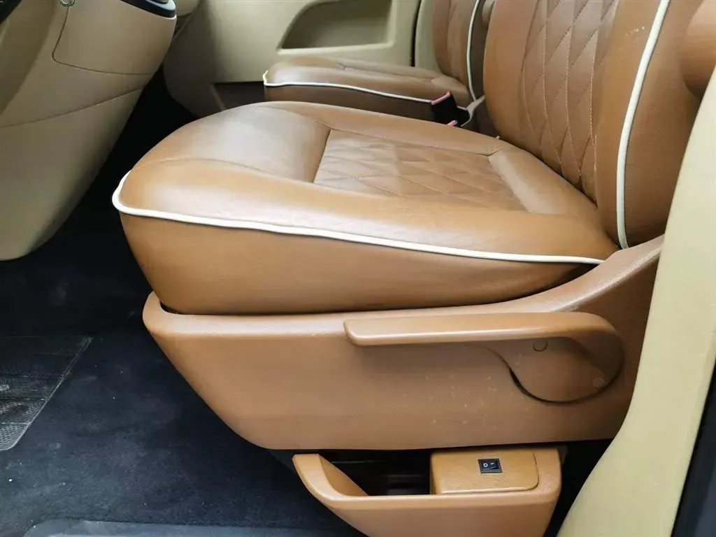 2014 Volkswagen Caravelle 2.0T 204HP L4 7DCT,autocango,china used car exporter,china ev exporter,chinese used car exporter,chinese used ev exporter