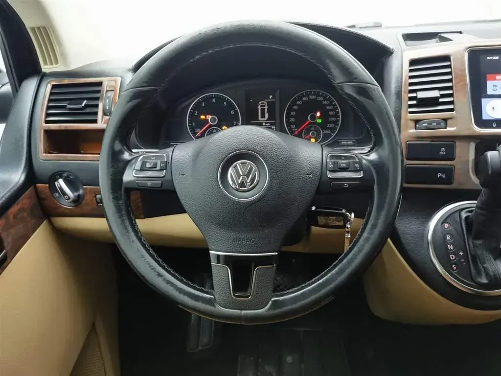 2014 Volkswagen Caravelle 2.0T 204HP L4 7DCT,autocango,china used car exporter,china ev exporter,chinese used car exporter,chinese used ev exporter