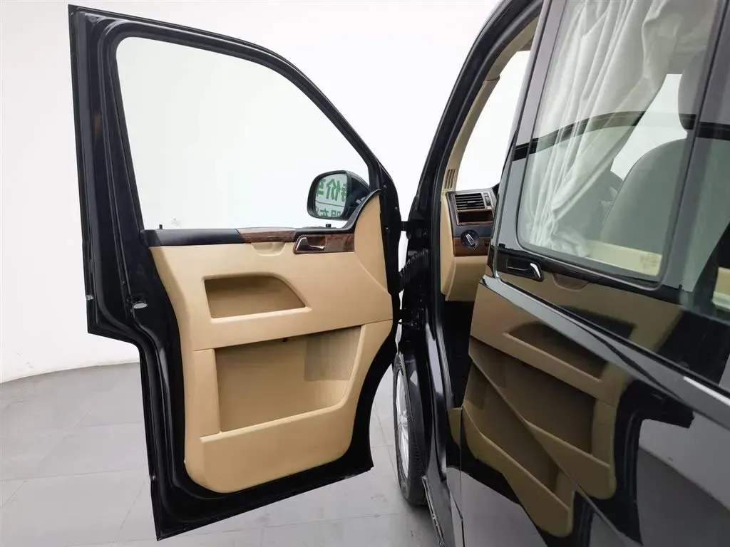 2014 Volkswagen Caravelle 2.0T 204HP L4 7DCT,autocango,china used car exporter,china ev exporter,chinese used car exporter,chinese used ev exporter