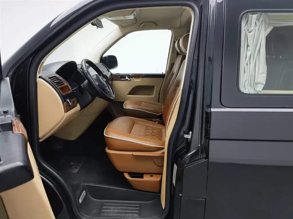 2014 Volkswagen Caravelle 2.0T 204HP L4 7DCT,autocango,china used car exporter,china ev exporter,chinese used car exporter,chinese used ev exporter