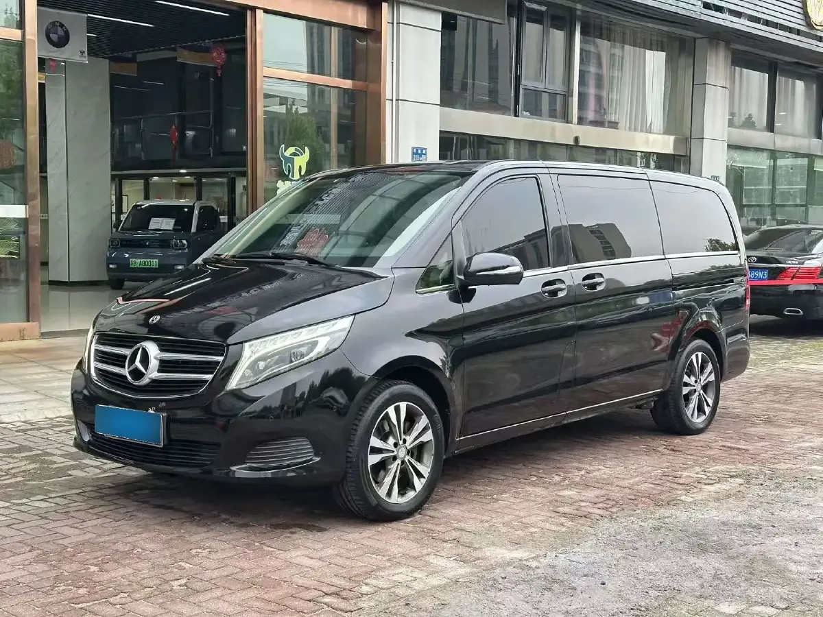 2017 Mercedes-Benz V Class 2.0T 211HP L4 7AT