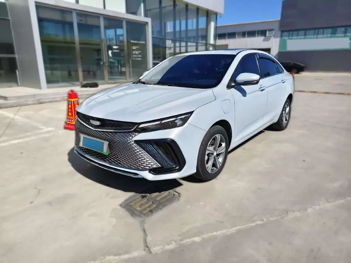 2022 Geely Emgrand L HiP 1.5T 181HP L4 3DHT PHEV 15.5KWH