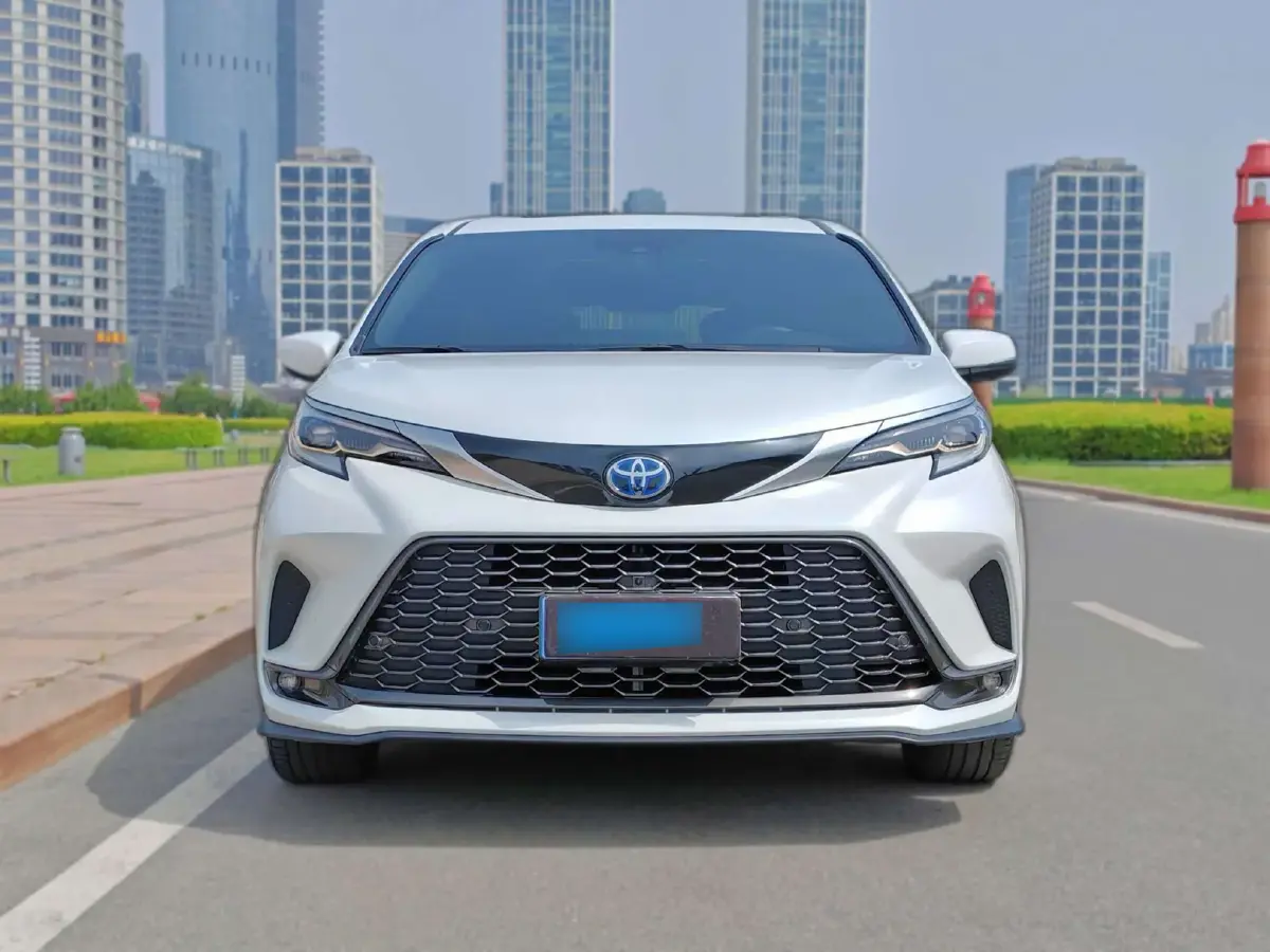 2023 Toyota Granvia 2.5L 189HP L4 E-CVT Hybrid