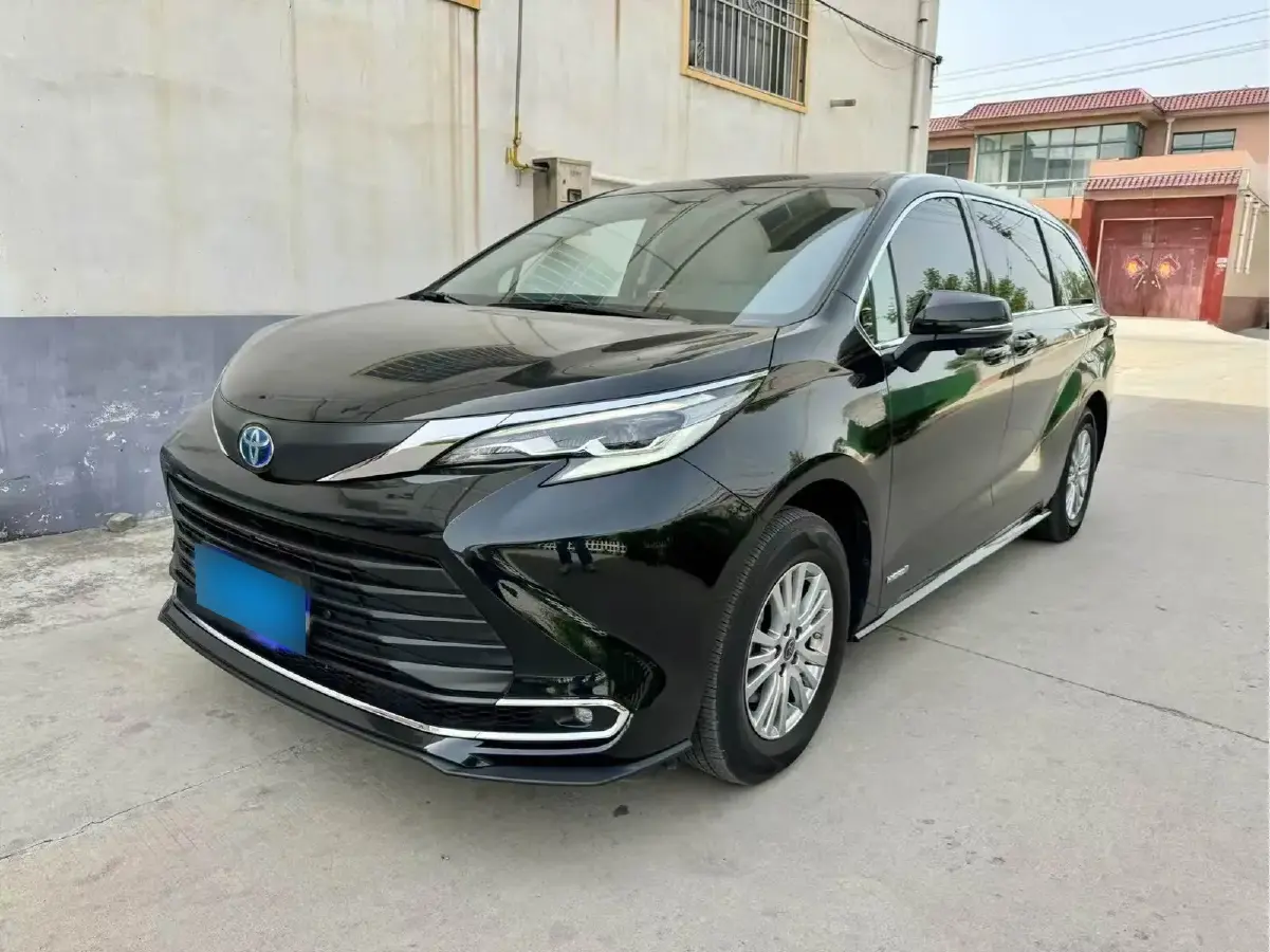 2023 Toyota Sienna 2.5L 189HP L4 E-CVT Hybrid