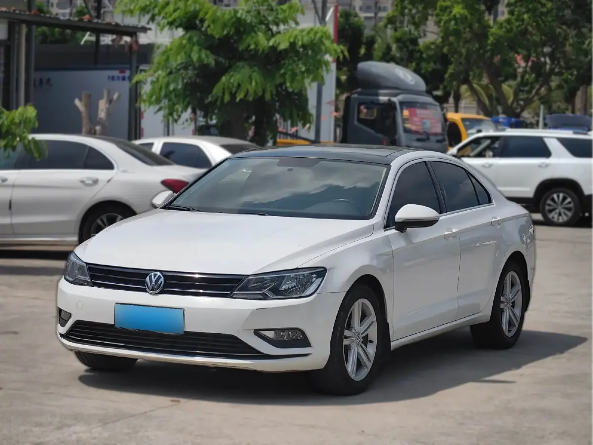 2015 Volkswagen Lamando 1.4T 150HP L4 7DCT