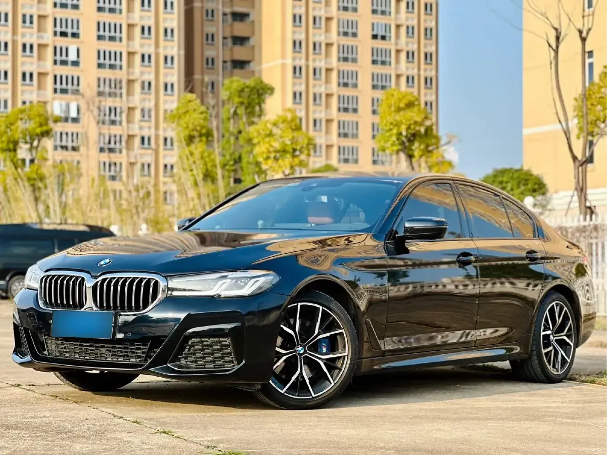 2022 BMW 5 Series 2.0T 245HP L4 8AT