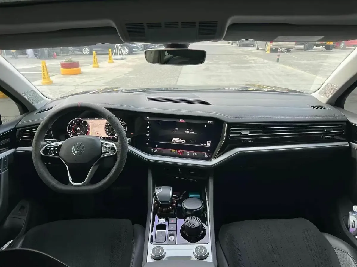 2023 Volkswagen Touareg 3.0T 340HP V6 8AT,autocango,china used car exporter,china ev exporter,chinese used car exporter,chinese used ev exporter