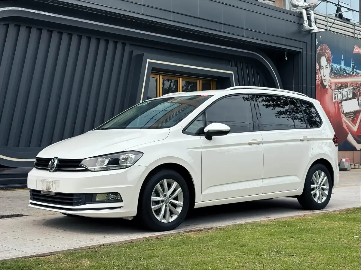 2016 Volkswagen Touran 1.4T 150HP L4 7DCT