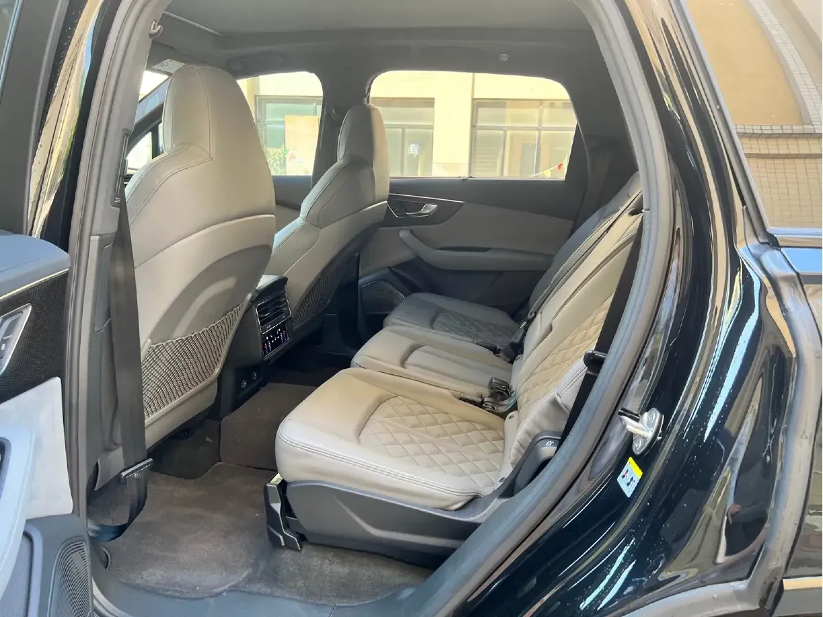 2024 Audi SQ7 4.0T 507HP V8 8AT,autocango,china used car exporter,china ev exporter,chinese used car exporter,chinese used ev exporter