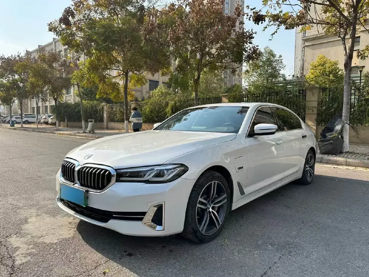 2021 BMW 5 Series 2.0T 184HP L4 8AT PHEV 17.7KWH
