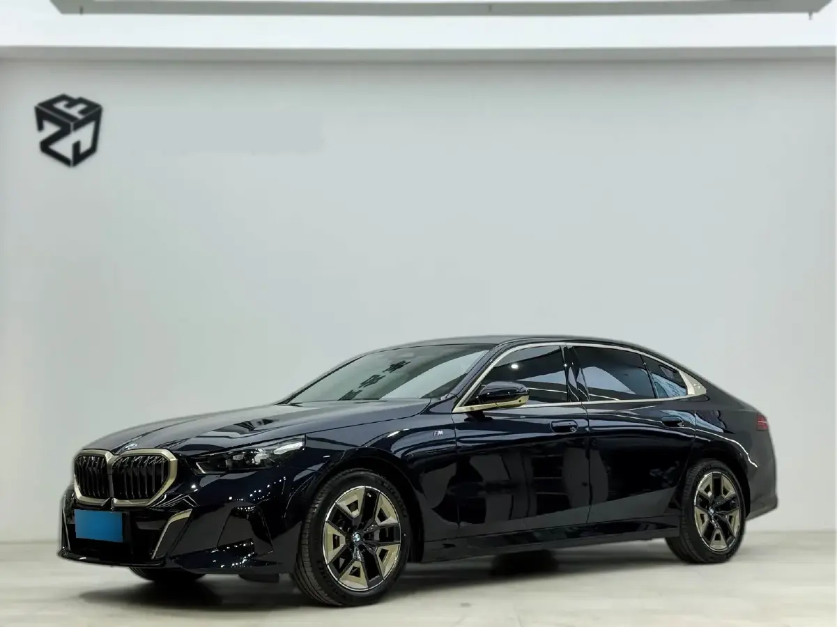 2024 BMW 5 Series 2.0T 258HP L4 8AT