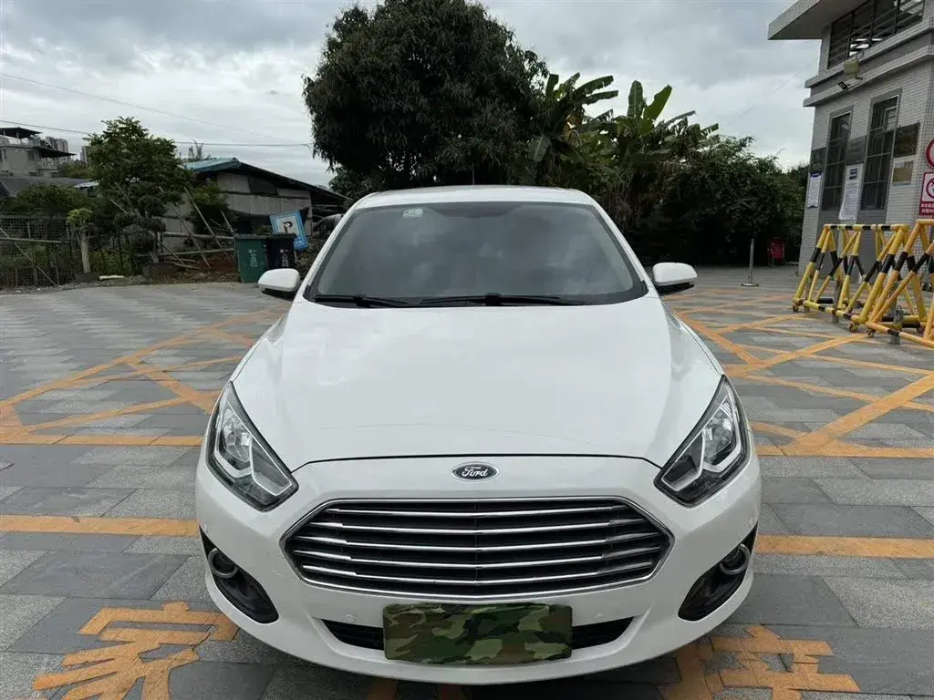 2015 Ford Escort 1.5L 113HP L4 6AT