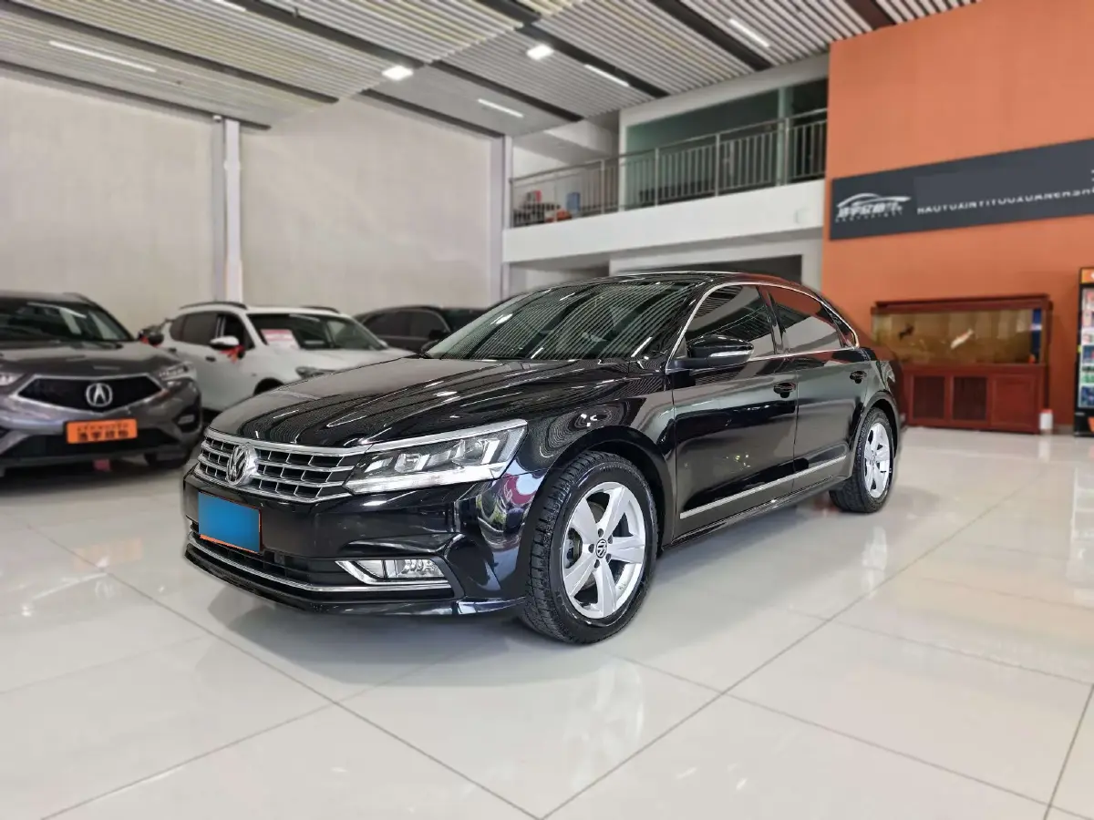 2016 Volkswagen Passat 2.0T 220HP L4 7DCT