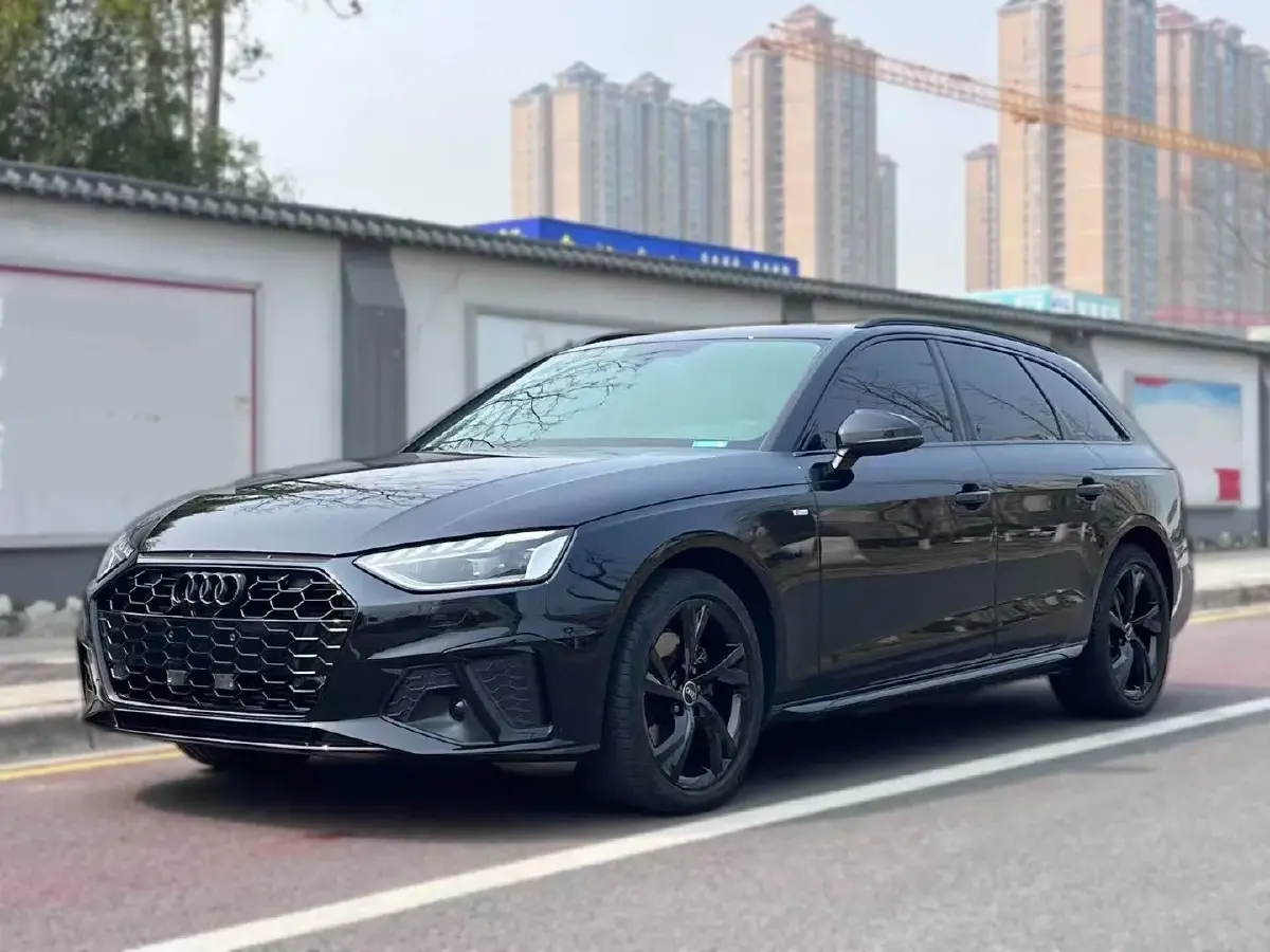 2022 Audi A4 2.0T 204HP L4 7DCT