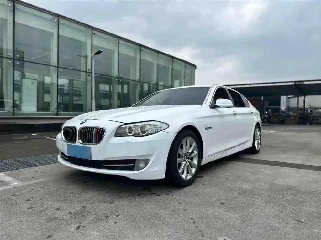 2011 BMW 5 Series 3.0T 306HP L6 8AT