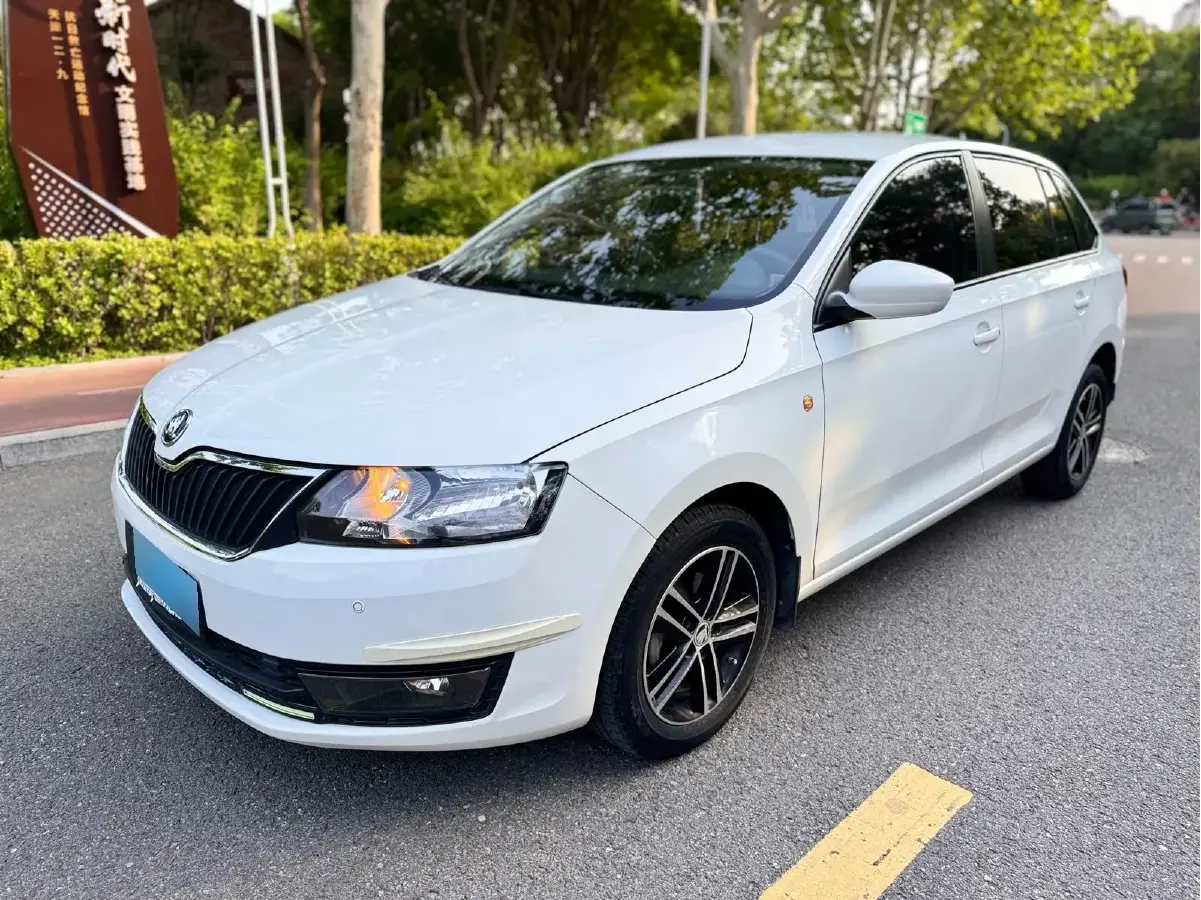 2016 Skoda Rapid Spaceback 1.6L 110HP L4 6AT