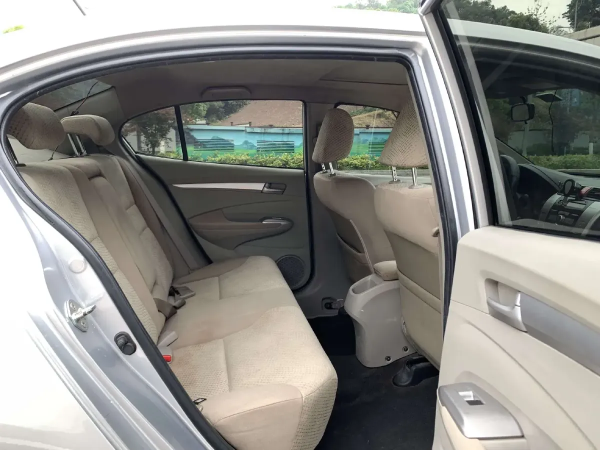 2012 Honda City Classic 1.5L 120HP L4 5MT,autocango,china used car exporter,china ev exporter,chinese used car exporter,chinese used ev exporter